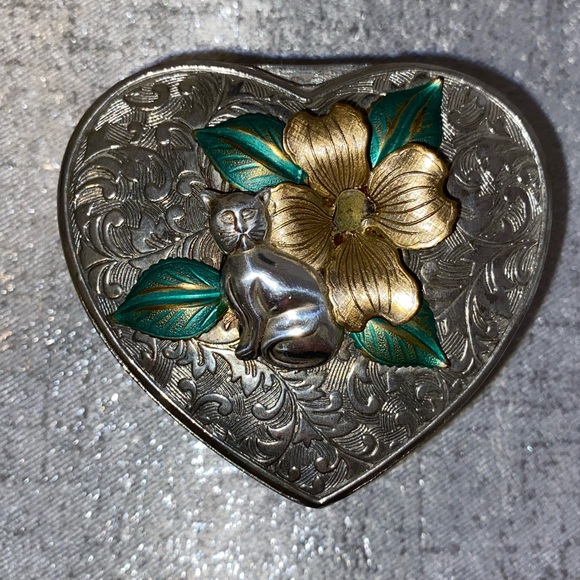 Vintage Sheridan Silver Plated Heart Shaped Trinket Box With A Cat And Flower - Picture 3 of 7